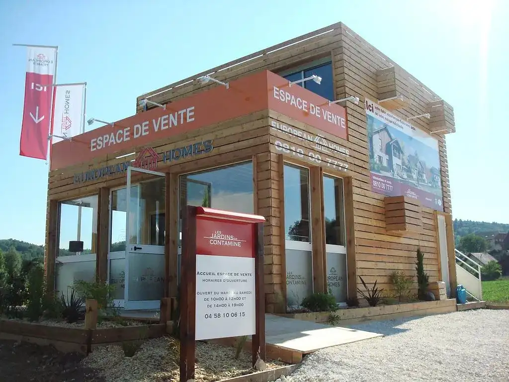Vue de l'espace de vente chalet de European Homes, promoteur immobilier